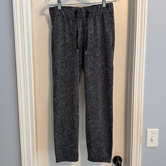 Lululemon 6 On the Fly Pant 28” Gray Ankle Lounge Casual Pants - Picture 2 of 10